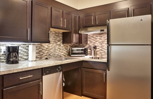 Midvale Condo | King Suite | Heated Pool, Hot Tub, Free Breakfast!