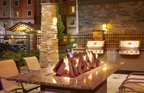 Midvale Condo | King Suite | Heated Pool, Hot Tub, Free Breakfast!