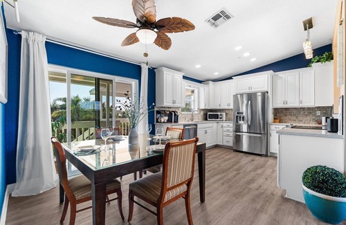 Ormond-by-the-Sea House | King Suite, Hot Tub, Pool, BBQ Grill, Bikes, Patio, EV Charger, 600 ft 2 Beach!