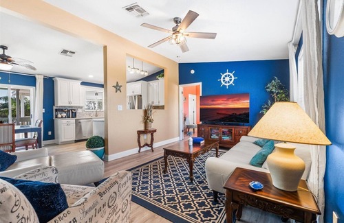 Ormond-by-the-Sea House | King Suite, Hot Tub, Pool, BBQ Grill, Bikes, Patio, EV Charger, 600 ft 2 Beach!
