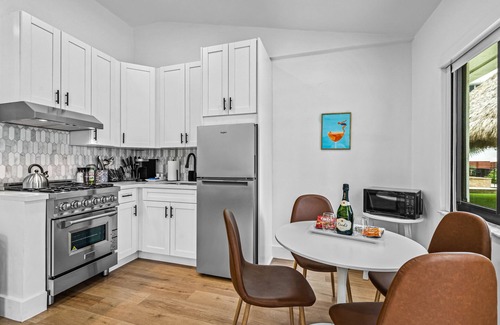 Flagler Village Apartment | King Suite in a Tropical Retreat Freedom House Fort Lauderdale Suite 4n