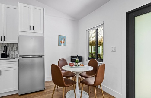 Flagler Village Apartment | King Suite in a Tropical Retreat Freedom House Fort Lauderdale Suite 4n