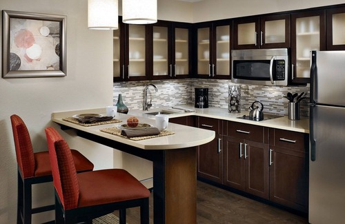 Auburn Hills Condo | King Suite. Indoor Pool. Free Breakfast. | Near Sea Life Michigan