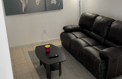 North Bellport Apartment | King Suite Retreat: Beaches, NYC, Hamptons Smart TVs - Sleeps 6+ free parking