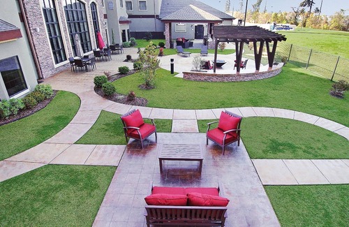 Longview Condo | King Suite w/Roll-in Shower. Free Breakfast. Indoor Pool & Hot Tub.