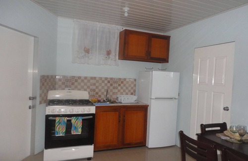 Carnbee Hotel | King Suite with Kitchenette at Bellissimo