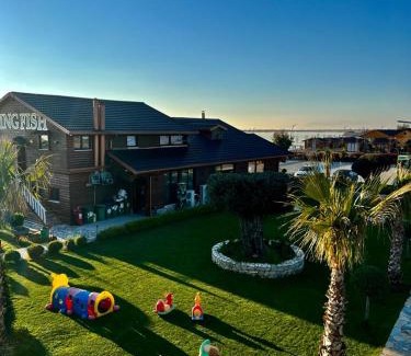 Fushe Kuqe Villa | Kingfish restaurant & boutique hotel