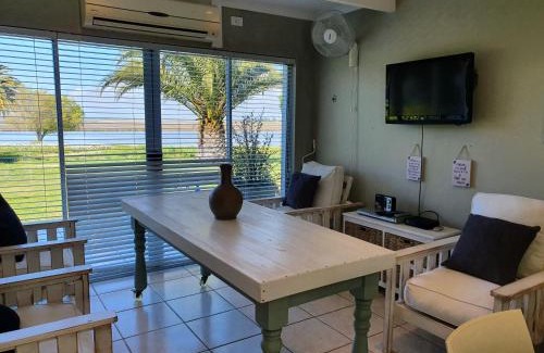 Velddrif Apartment | Kingfisher by the river - self catering