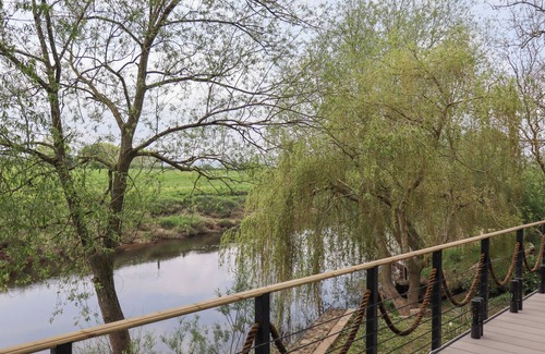 Farndon Cottage | Kingfisher Chalet