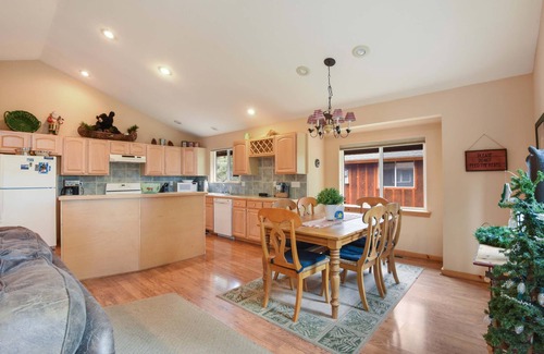 Kings Beach House | Kings Beach Bliss Walk to Outdoor Fun!