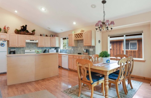 Kings Beach House | Kings Beach Bliss Walk to Outdoor Fun!