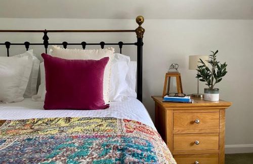 West Knoyle House | Kings Cottage - Heart of the Deverills - EV Point