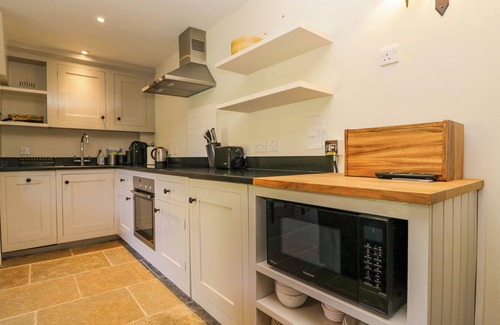 Broad Chalke Cottage | KINGS COTTAGE - NORTH, pet friendly, with open fire in Broad Chalke