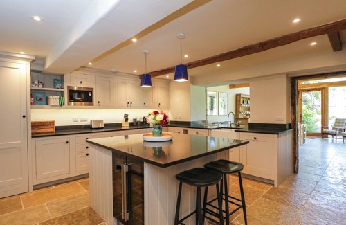Broad Chalke Cottage | KINGS COTTAGE - SOUTH, pet friendly, with open fire in Broad Chalke