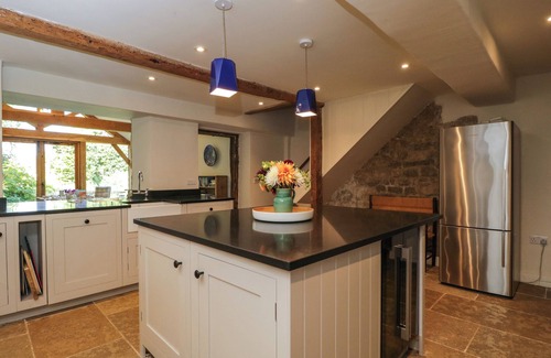 Broad Chalke Cottage | KINGS COTTAGE - SOUTH, pet friendly, with open fire in Broad Chalke