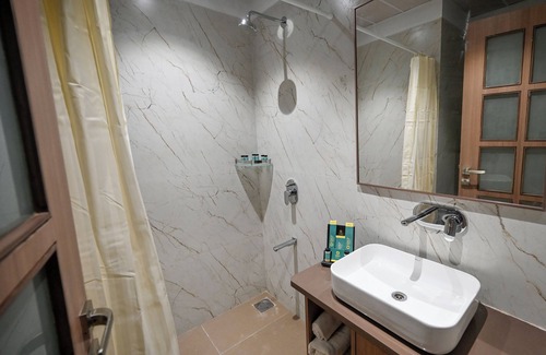 Jamnagar Hotel | Kings Kraft The Park Executive Hotel