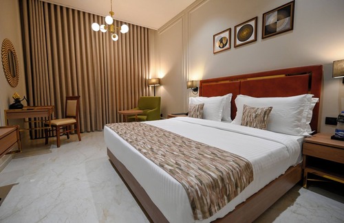 Jamnagar Hotel | Kings Kraft The Park Executive Hotel