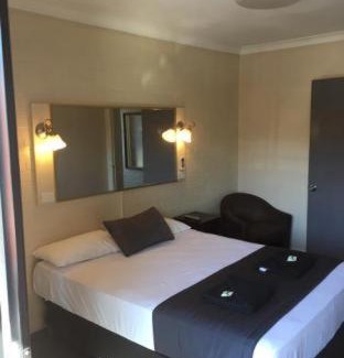 Hamilton House | Kingsford Riverside Inn