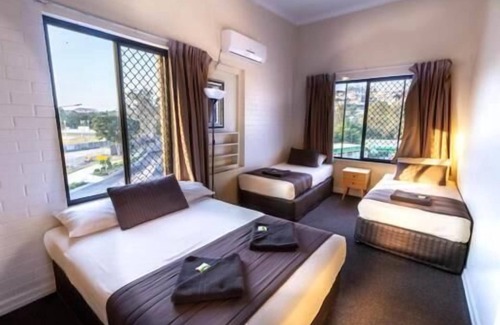 Hamilton Bed & Breakfast | Kingsford Riverside Inn