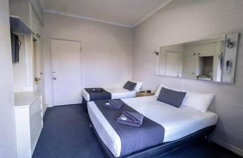 Hamilton Bed & Breakfast | Kingsford Riverside Inn