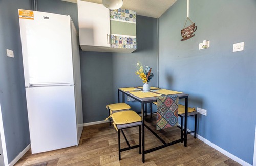 Gloucester House | Kingsholm Sunny Vibes: 2 Bedrooms, Stadium, Free Parking, Garden