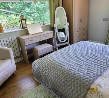 Black Torrington Bed & Breakfast | Kingsley Cottage