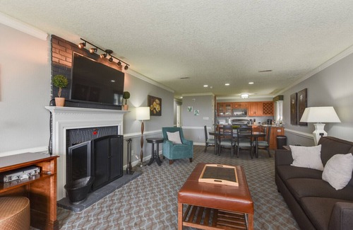 Kingsmill Condo | Kingsmill Resort Master Suite - Sleeps 4 - Great Monthly