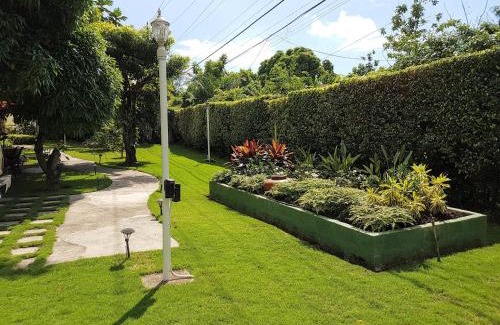 Beverly Hills Hotel | Kingston Cottage