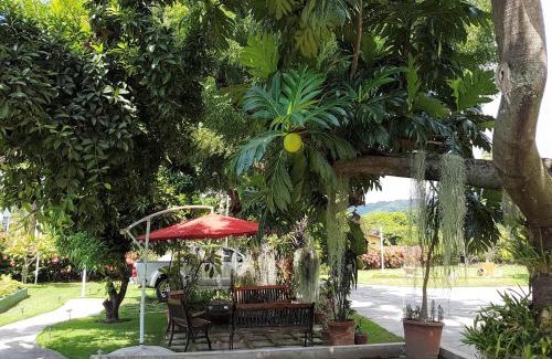 Beverly Hills Hotel | Kingston Cottage