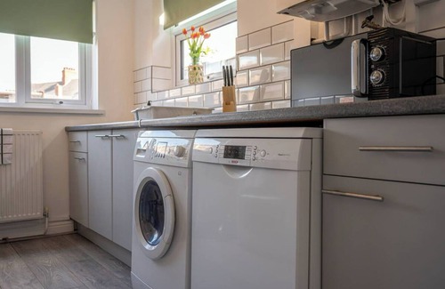 Goole House | Kingsway Property. 4 bed, 5 guests.