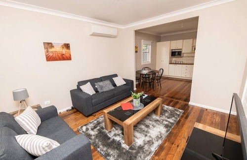 Orange East House | Kinross on Cox - Cosy Family Home