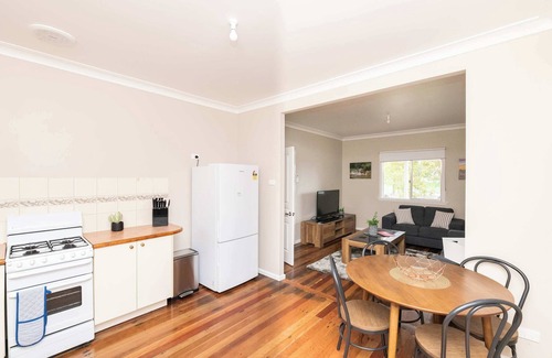 Orange East House | Kinross on Cox - Cosy Family Home