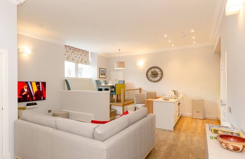 Kinross Apartment | Kinross Residence - sleeps 6 guests in 2 bedrooms