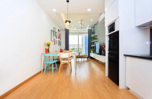 Tan Binh Apartment | KIRAKUAN Oasis in the city LUXURY 2BR BALCONY/POOL/GYM