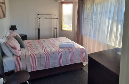 Spencer Park House | Kiras Holiday House with enclosed yard Albany Western Australia