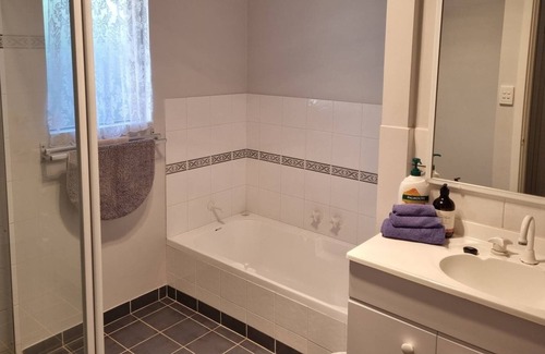 Spencer Park House | Kiras Holiday House with enclosed yard Albany Western Australia