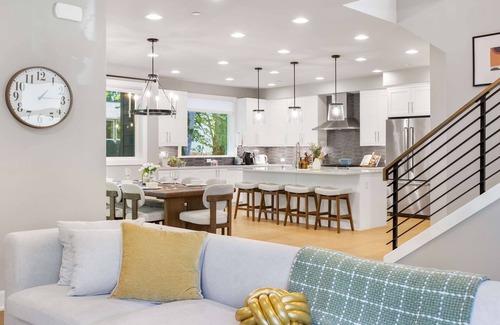 Inglewood-Finn Hill House | Kirkland Modern 4BR Family Oasis | Kids’ Paradise