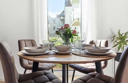 Halle Apartment | kitchenroombed - Top City-Lage I nahe Hbf I bis 5P I Aufzug I Tiefgarage I Terrasse