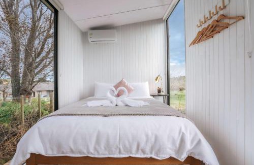 Waitoki House | Kiwi Farm Cabin 1 by Tiny Away
