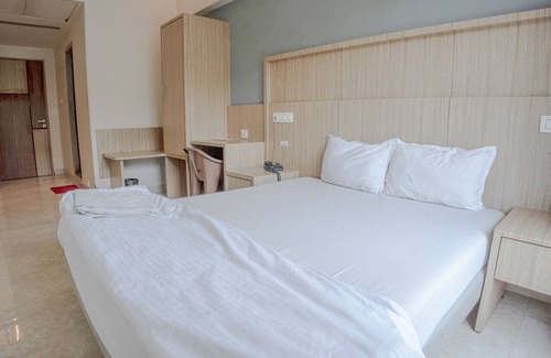 Nerul Hotel | KJSP SEASONS HOTEL