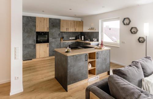 Niedershausen Apartment | Kleeoase - Luxus Apartment- Jacuzzi - Dachterrasse - Kochinsel - See in 10 min
