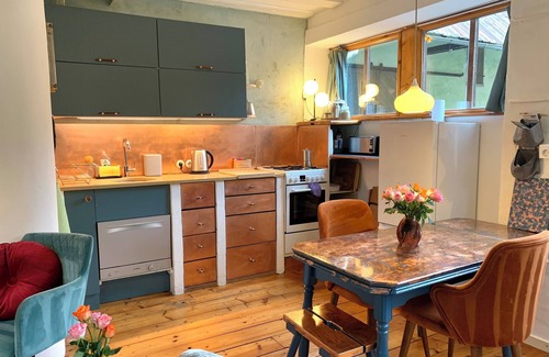 Freienfels House | Kleine Kunstremise mit Holzofen Burg Freienfels