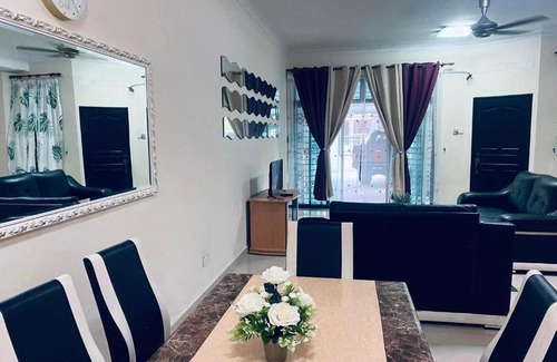 Kota Warisan House | KLIA REDZA HOMESTAY WARISAN INDAH
