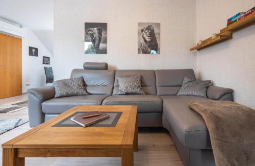 Loehne Apartment | Klimatisierte Wohnung Kastanie mit Balkon