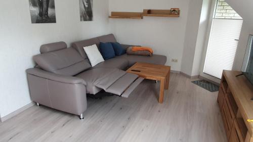 Loehne Apartment | Klimatisierte Wohnung Kastanie mit Balkon