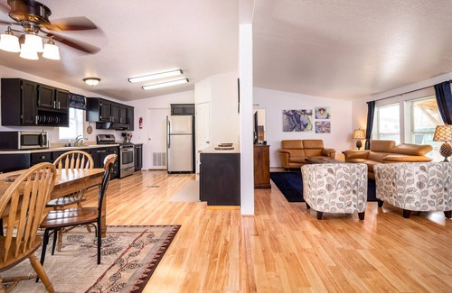 Valdez House | Klondike Cottage | 3 bed 2 bath