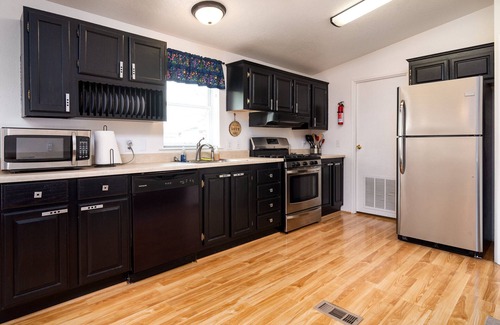 Valdez House | Klondike Cottage | 3 bed 2 bath
