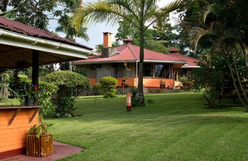 Fort Portal Cabin | Kluges Guest Farm