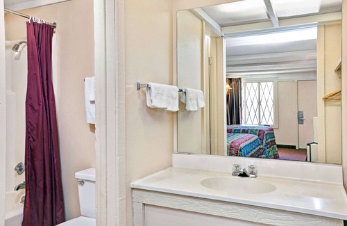 Tad Hotel | Knights Inn Charleston