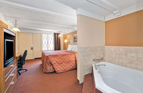 Tad Hotel | Knights Inn Charleston